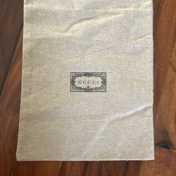 Gucci glasses case - just case - no glasses 
Gucci Brown Leather Sunglasses Case - Picture 4 of 4